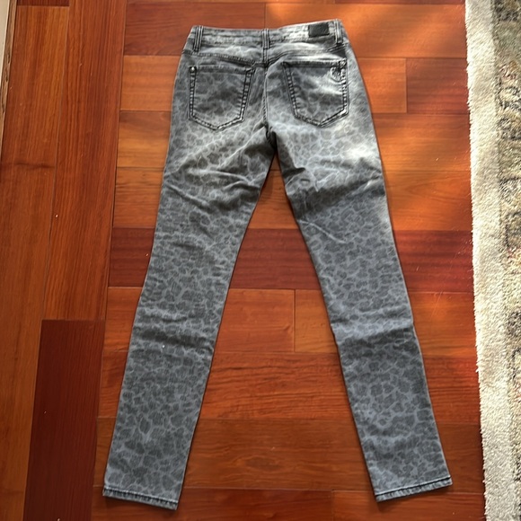 Jessica Simpson skinny leopard print jeans - Picture 3 of 9
